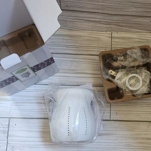 Washed ashore mini plug in warmer Brand new. Free sample wax included